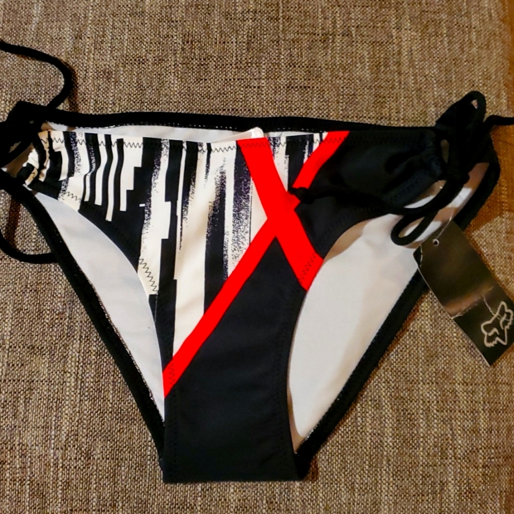 NWT FLASH KEYHOLE  Side Tie Bottom